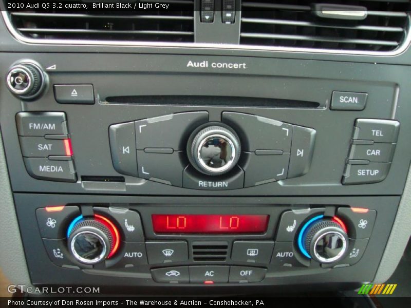 Brilliant Black / Light Grey 2010 Audi Q5 3.2 quattro