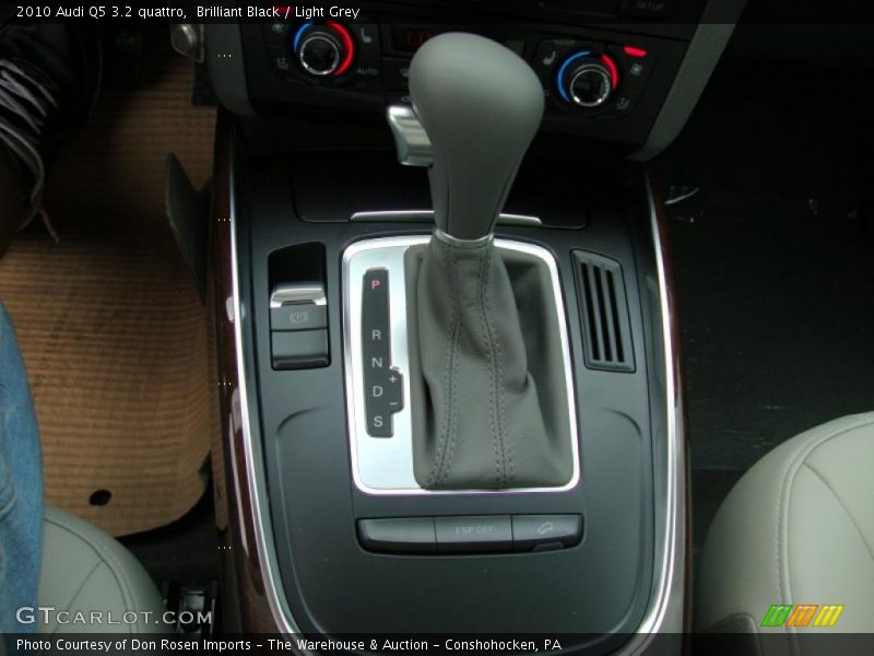 Brilliant Black / Light Grey 2010 Audi Q5 3.2 quattro