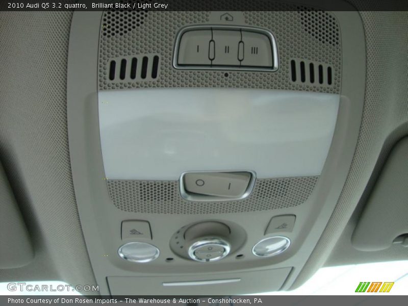 Brilliant Black / Light Grey 2010 Audi Q5 3.2 quattro