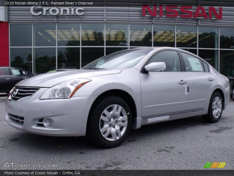 Radiant Silver / Charcoal 2010 Nissan Altima 2.5 S