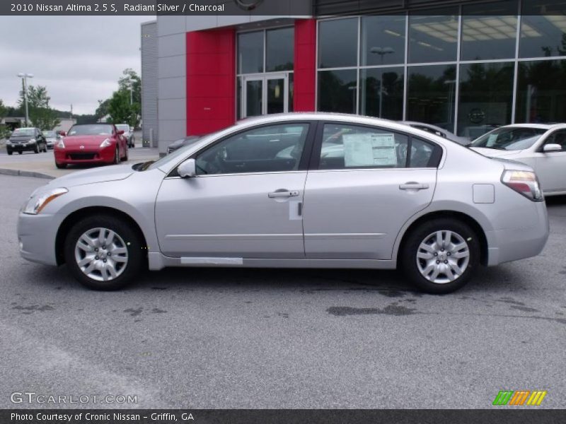 Radiant Silver / Charcoal 2010 Nissan Altima 2.5 S