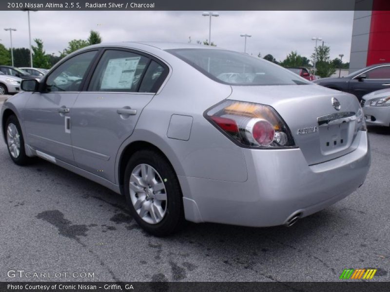 Radiant Silver / Charcoal 2010 Nissan Altima 2.5 S