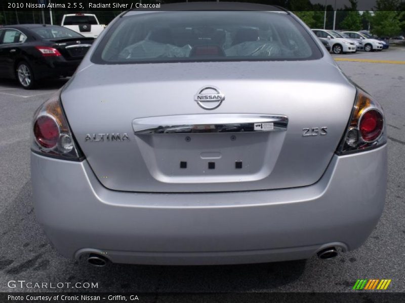 Radiant Silver / Charcoal 2010 Nissan Altima 2.5 S