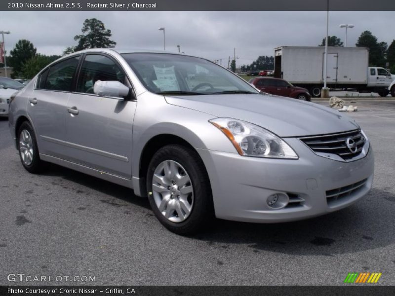 Radiant Silver / Charcoal 2010 Nissan Altima 2.5 S
