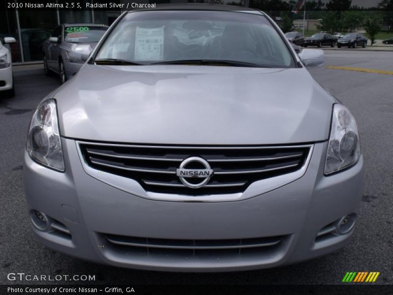Radiant Silver / Charcoal 2010 Nissan Altima 2.5 S