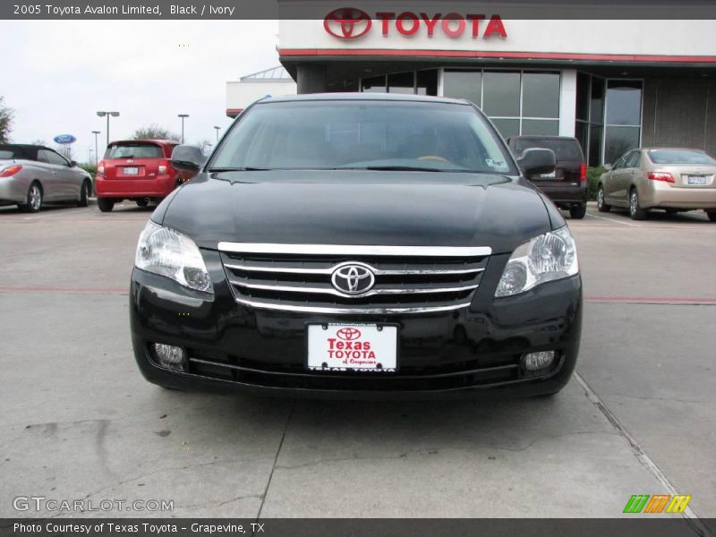 Black / Ivory 2005 Toyota Avalon Limited