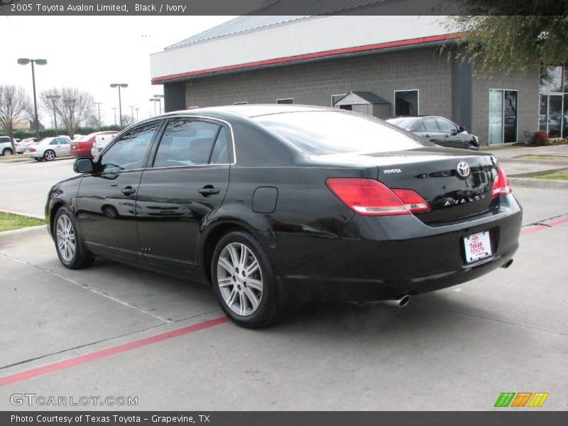 Black / Ivory 2005 Toyota Avalon Limited