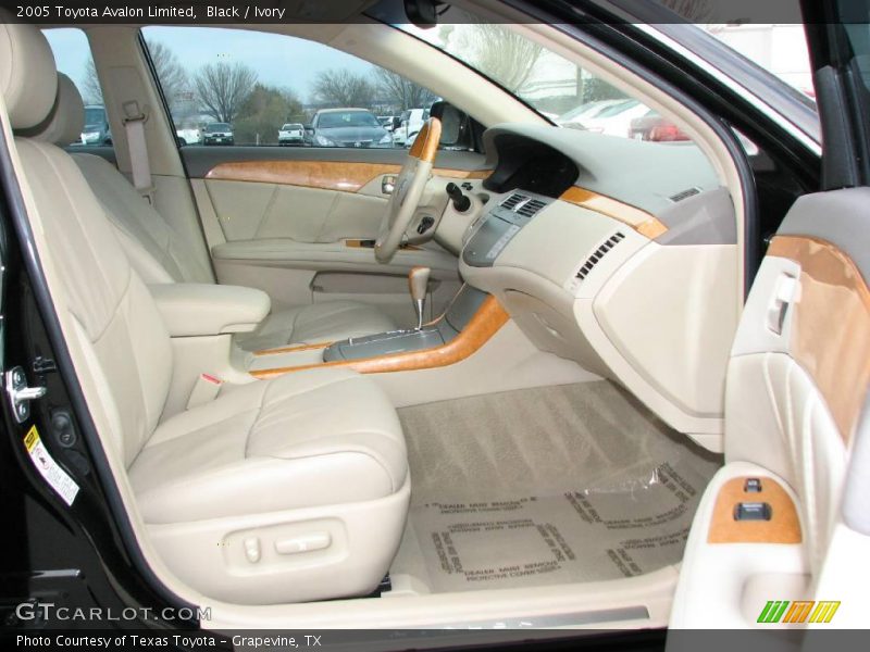 Black / Ivory 2005 Toyota Avalon Limited