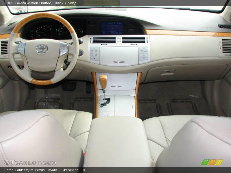 Black / Ivory 2005 Toyota Avalon Limited