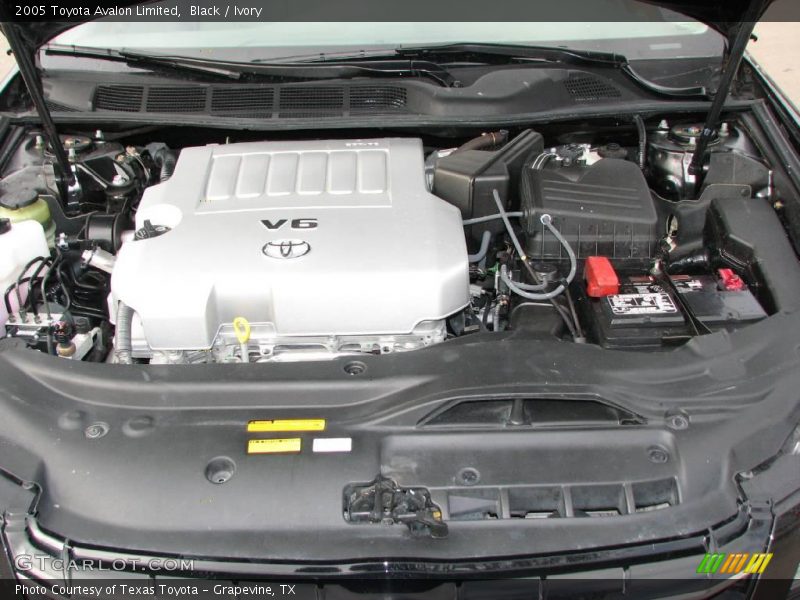 Black / Ivory 2005 Toyota Avalon Limited
