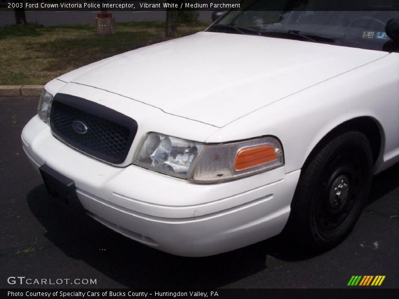 Vibrant White / Medium Parchment 2003 Ford Crown Victoria Police Interceptor