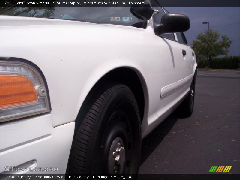 Vibrant White / Medium Parchment 2003 Ford Crown Victoria Police Interceptor