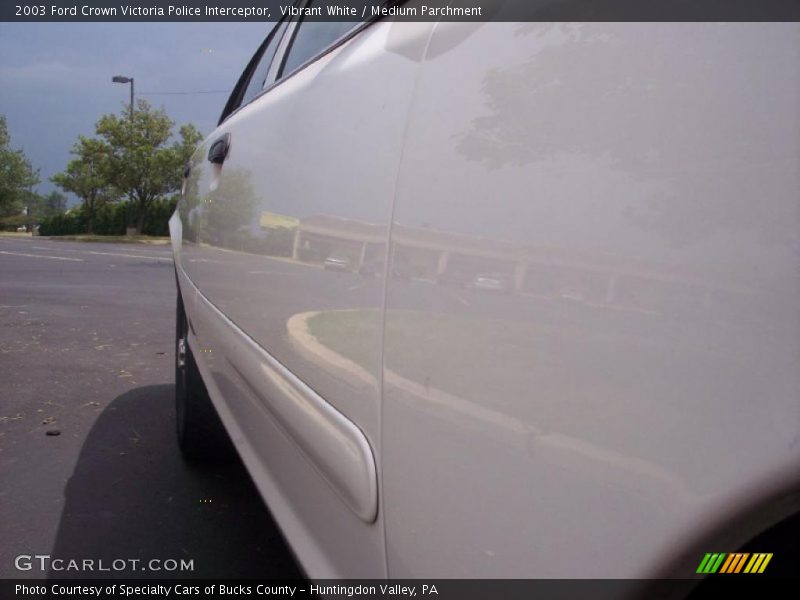 Vibrant White / Medium Parchment 2003 Ford Crown Victoria Police Interceptor