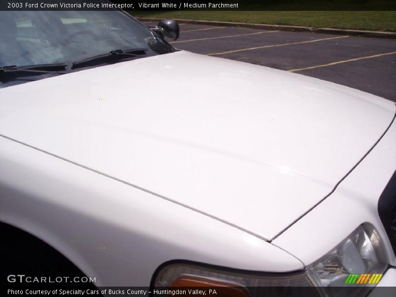 Vibrant White / Medium Parchment 2003 Ford Crown Victoria Police Interceptor