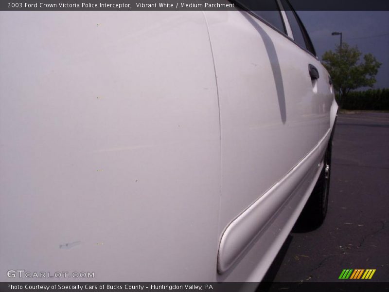 Vibrant White / Medium Parchment 2003 Ford Crown Victoria Police Interceptor