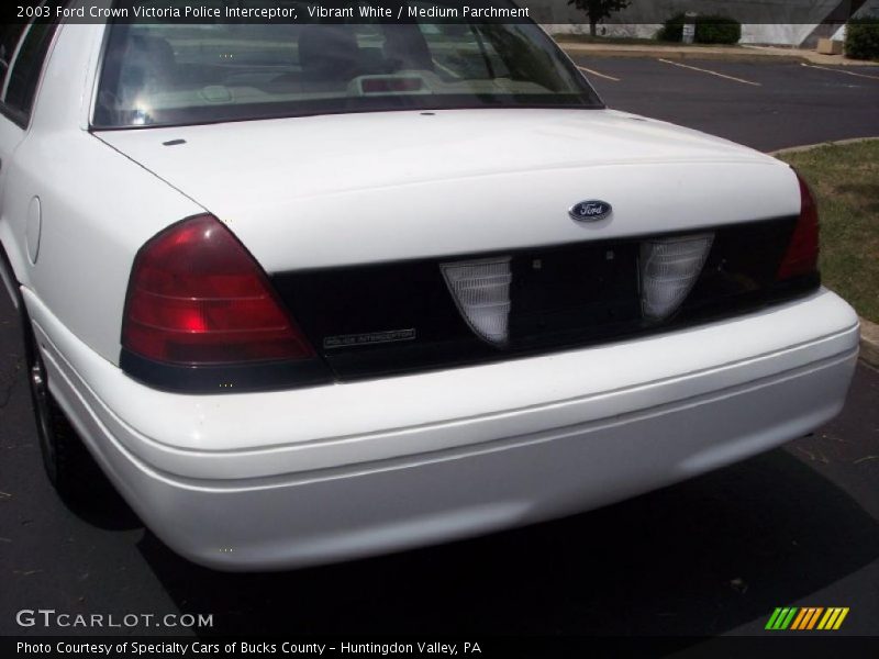 Vibrant White / Medium Parchment 2003 Ford Crown Victoria Police Interceptor