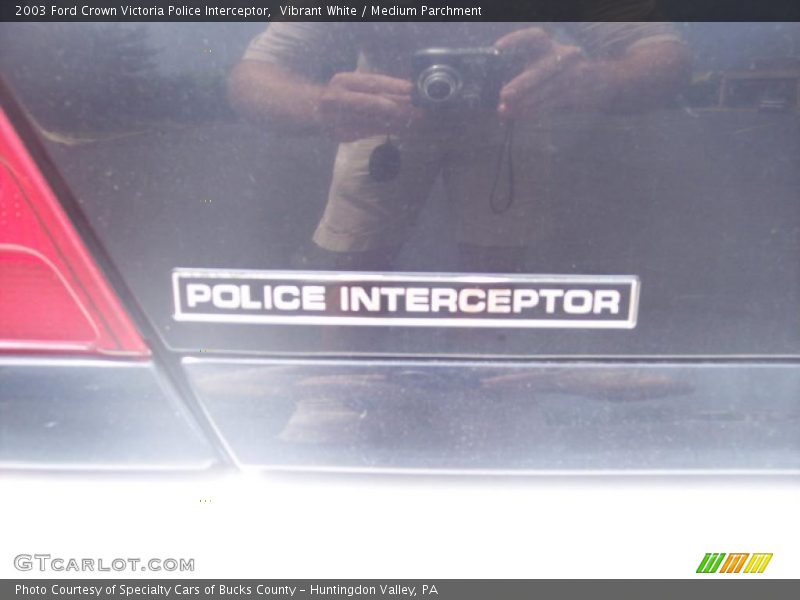 Vibrant White / Medium Parchment 2003 Ford Crown Victoria Police Interceptor