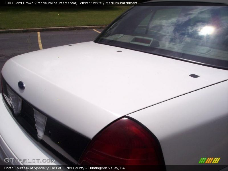 Vibrant White / Medium Parchment 2003 Ford Crown Victoria Police Interceptor