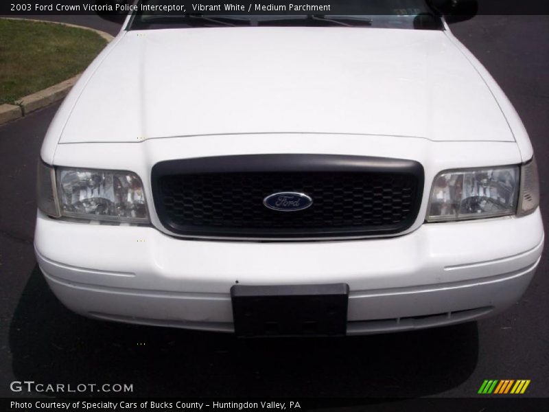 Vibrant White / Medium Parchment 2003 Ford Crown Victoria Police Interceptor