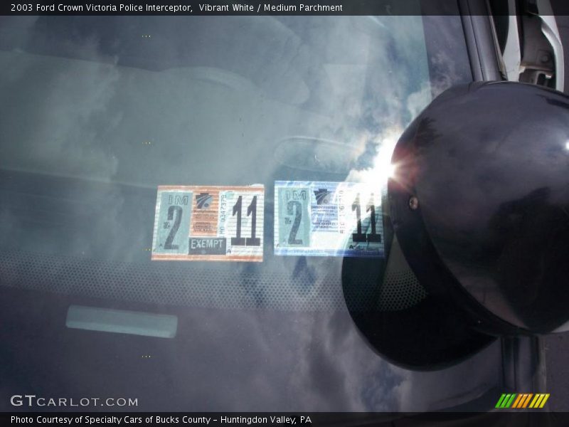 Vibrant White / Medium Parchment 2003 Ford Crown Victoria Police Interceptor