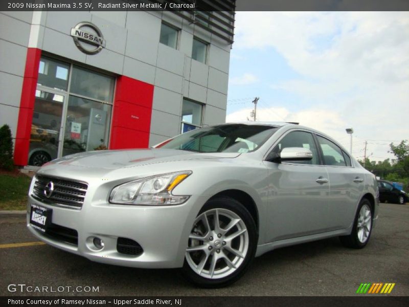 Radiant Silver Metallic / Charcoal 2009 Nissan Maxima 3.5 SV