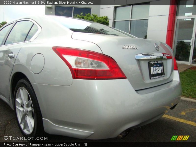 Radiant Silver Metallic / Charcoal 2009 Nissan Maxima 3.5 SV