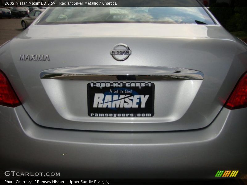Radiant Silver Metallic / Charcoal 2009 Nissan Maxima 3.5 SV