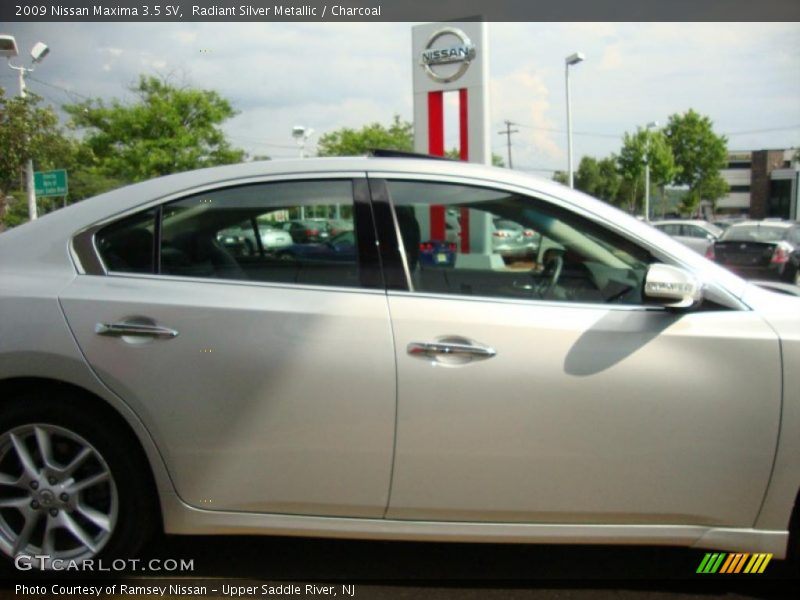 Radiant Silver Metallic / Charcoal 2009 Nissan Maxima 3.5 SV