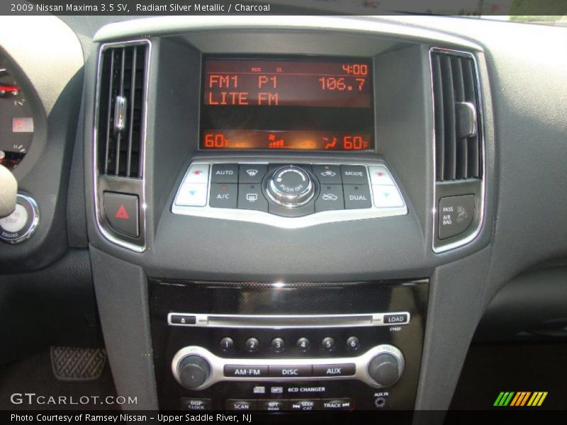 Radiant Silver Metallic / Charcoal 2009 Nissan Maxima 3.5 SV