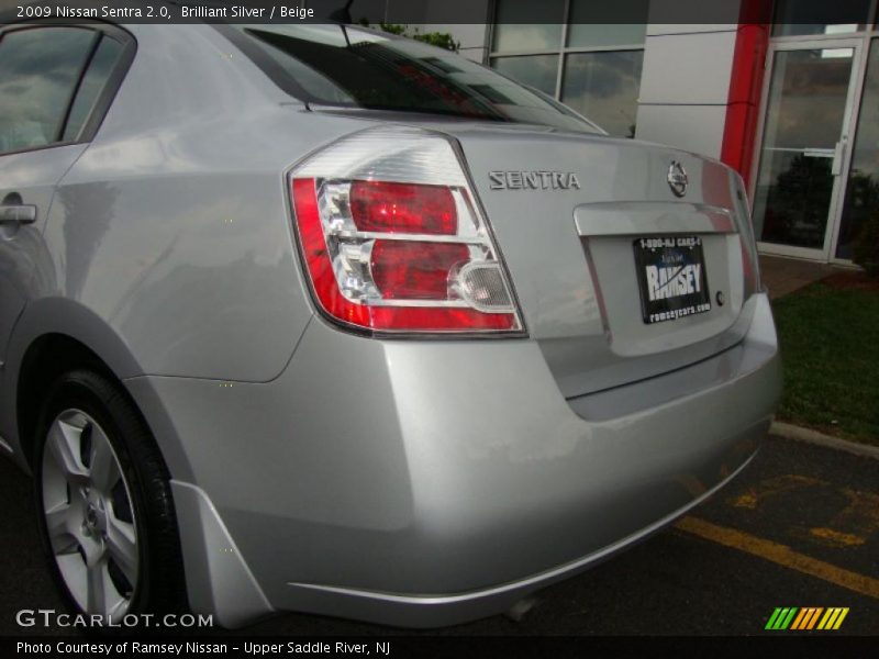 Brilliant Silver / Beige 2009 Nissan Sentra 2.0