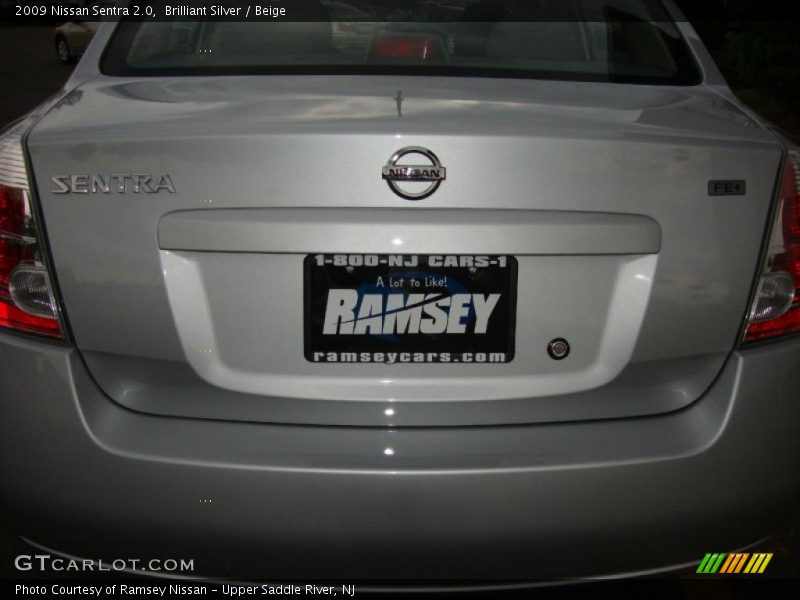 Brilliant Silver / Beige 2009 Nissan Sentra 2.0