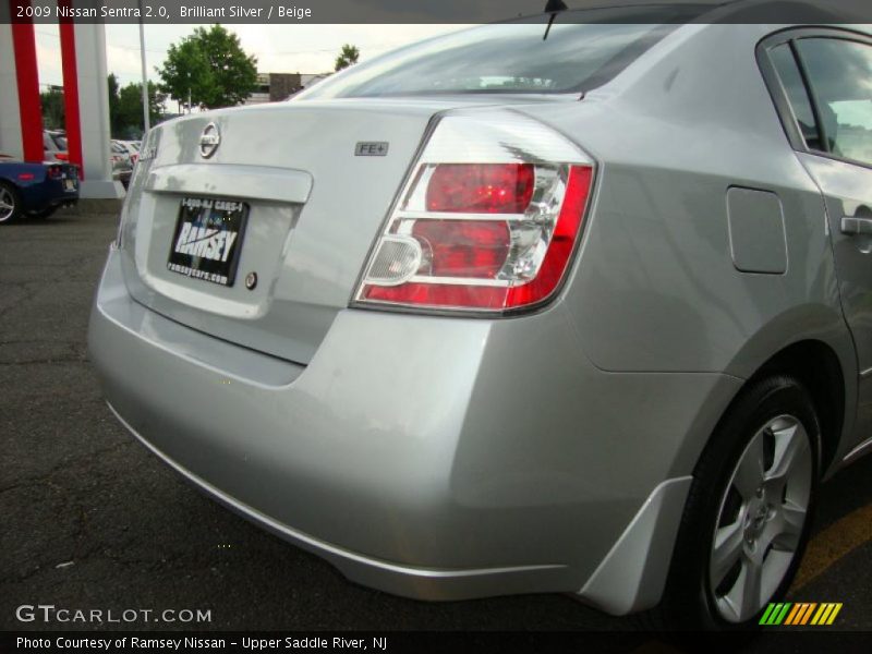 Brilliant Silver / Beige 2009 Nissan Sentra 2.0
