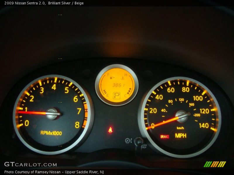 Brilliant Silver / Beige 2009 Nissan Sentra 2.0