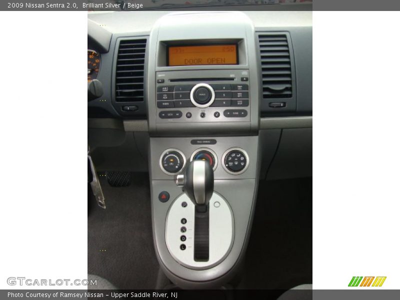 Brilliant Silver / Beige 2009 Nissan Sentra 2.0
