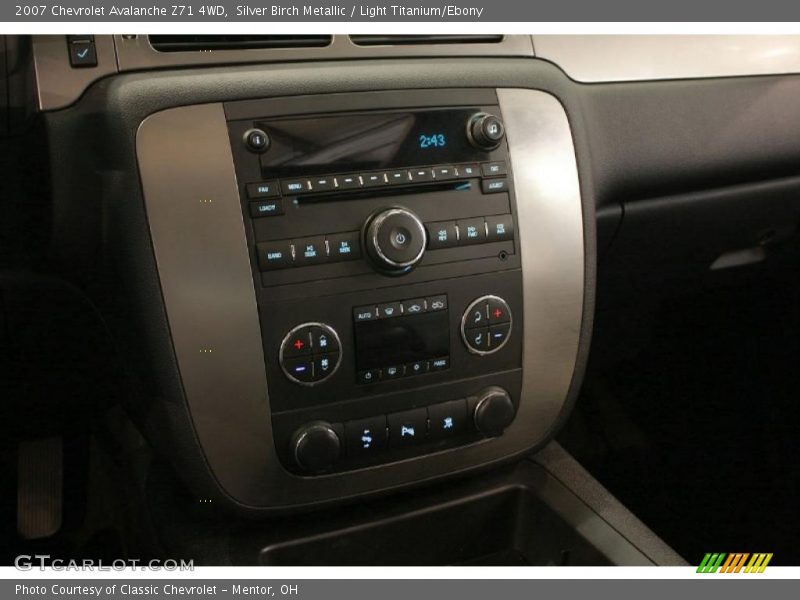 Silver Birch Metallic / Light Titanium/Ebony 2007 Chevrolet Avalanche Z71 4WD