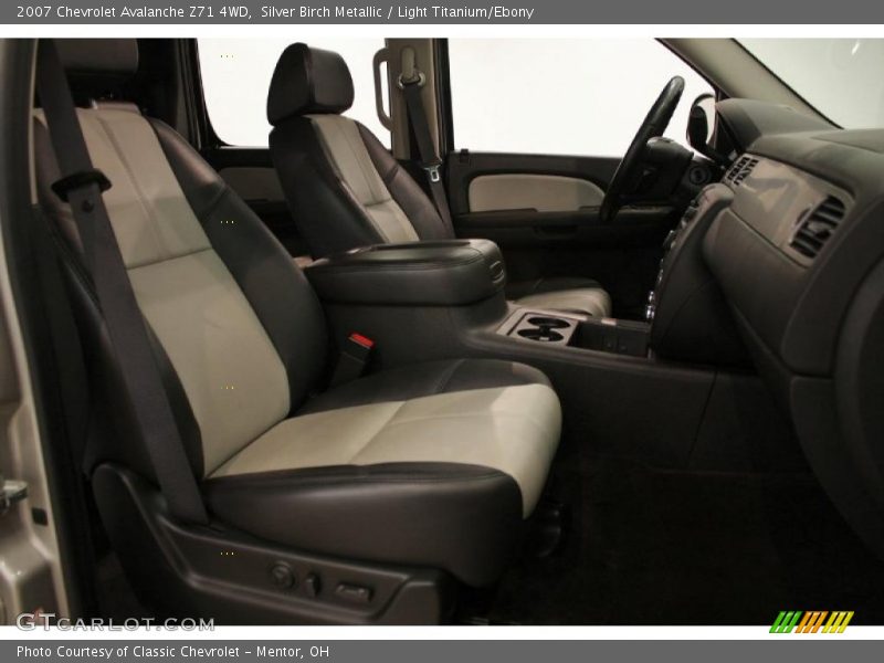 Silver Birch Metallic / Light Titanium/Ebony 2007 Chevrolet Avalanche Z71 4WD