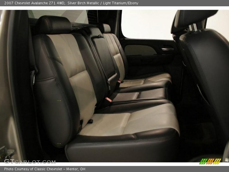Silver Birch Metallic / Light Titanium/Ebony 2007 Chevrolet Avalanche Z71 4WD