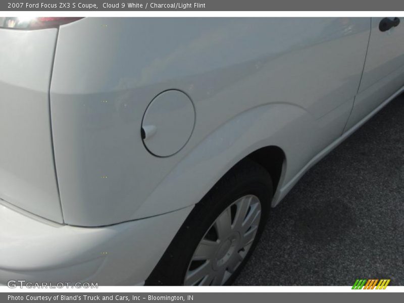 Cloud 9 White / Charcoal/Light Flint 2007 Ford Focus ZX3 S Coupe