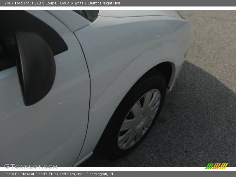 Cloud 9 White / Charcoal/Light Flint 2007 Ford Focus ZX3 S Coupe