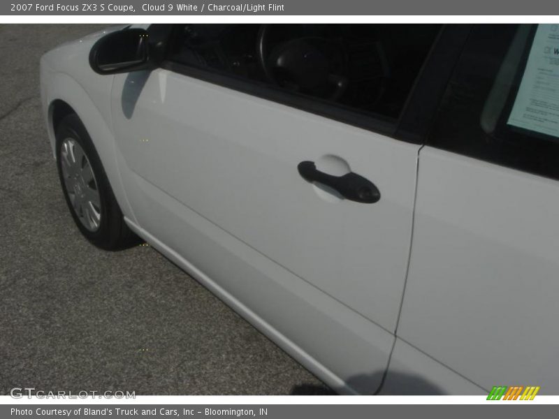 Cloud 9 White / Charcoal/Light Flint 2007 Ford Focus ZX3 S Coupe