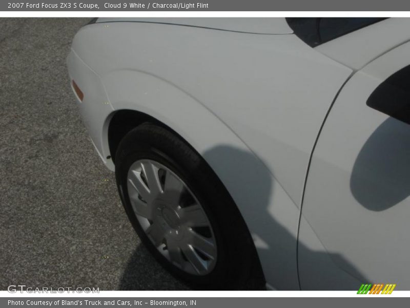 Cloud 9 White / Charcoal/Light Flint 2007 Ford Focus ZX3 S Coupe