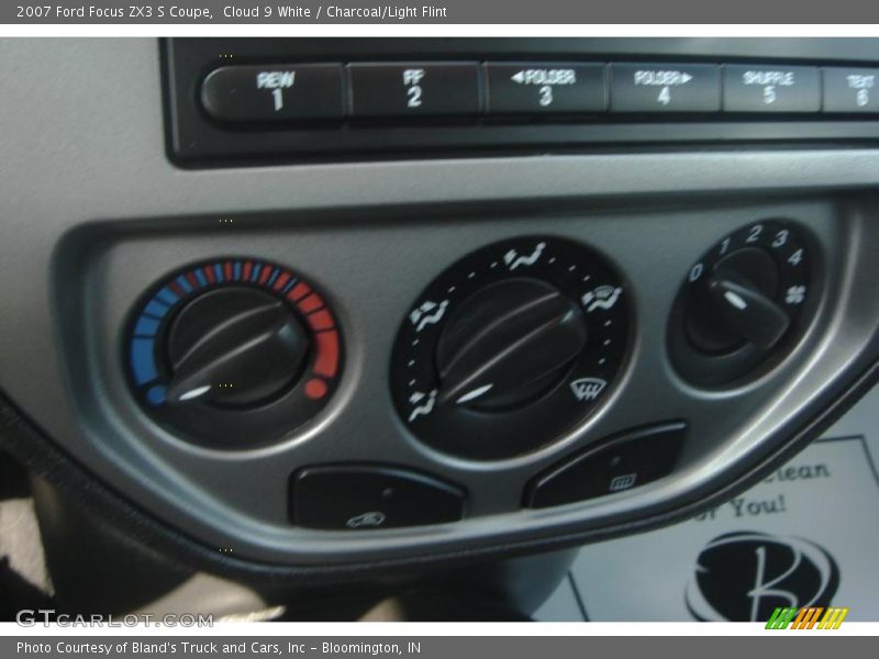 Cloud 9 White / Charcoal/Light Flint 2007 Ford Focus ZX3 S Coupe