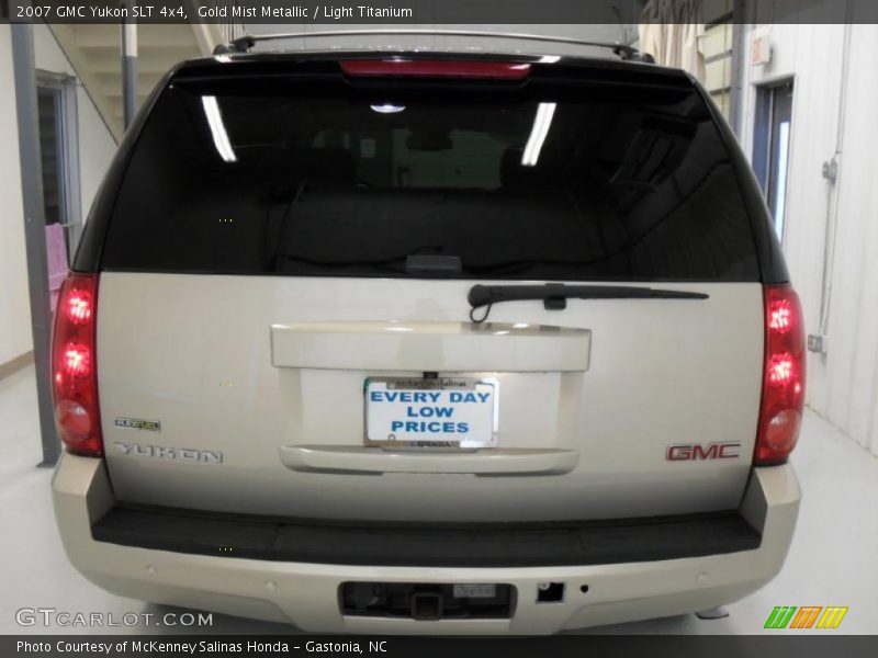 Gold Mist Metallic / Light Titanium 2007 GMC Yukon SLT 4x4