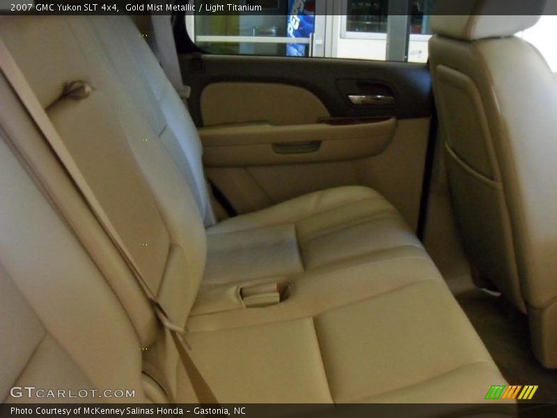 Gold Mist Metallic / Light Titanium 2007 GMC Yukon SLT 4x4