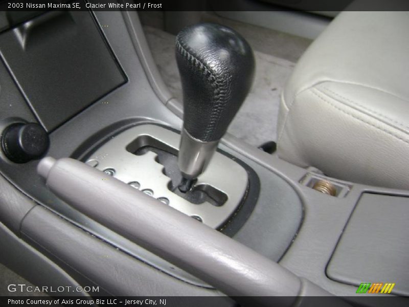 Glacier White Pearl / Frost 2003 Nissan Maxima SE