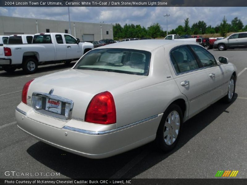 Ceramic White Tri-Coat / Dark Stone/Medium Light Stone 2004 Lincoln Town Car Ultimate