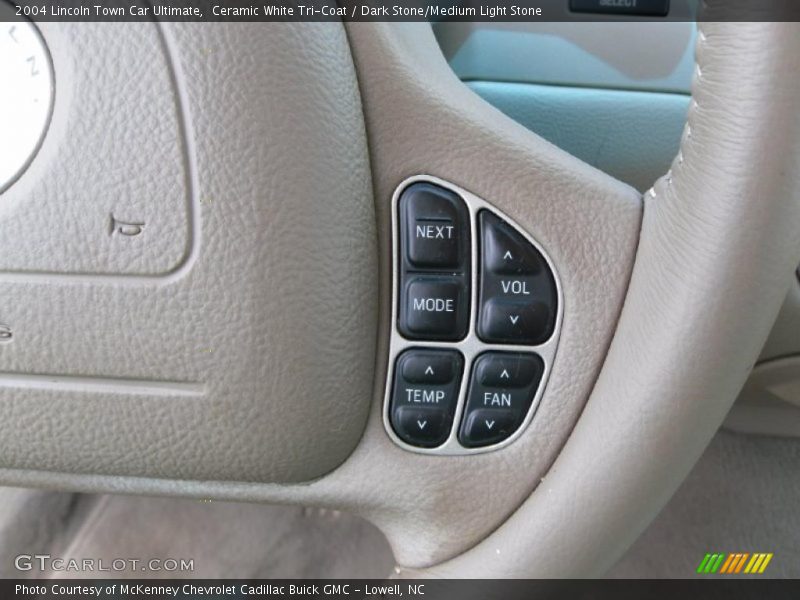 Ceramic White Tri-Coat / Dark Stone/Medium Light Stone 2004 Lincoln Town Car Ultimate