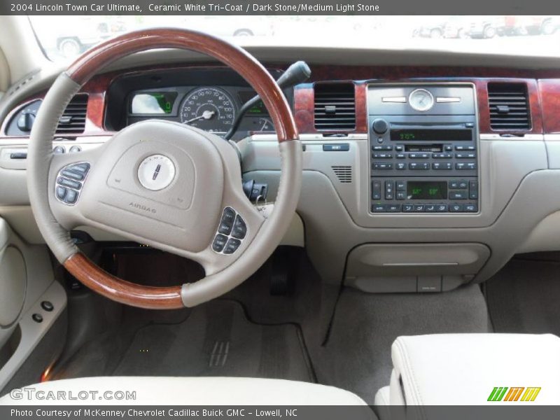 Ceramic White Tri-Coat / Dark Stone/Medium Light Stone 2004 Lincoln Town Car Ultimate