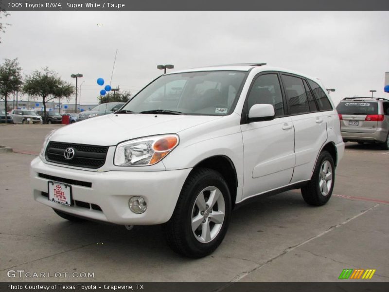 Super White / Taupe 2005 Toyota RAV4