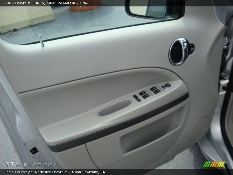 Silver Ice Metallic / Gray 2009 Chevrolet HHR LS